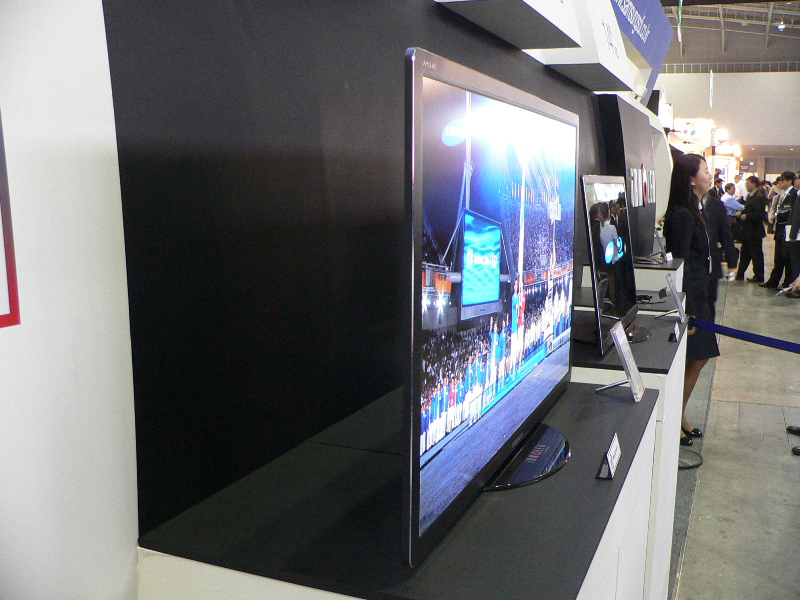 Illustration for article titled Samsung Shows Off Giant 40-inch OLED HDTV